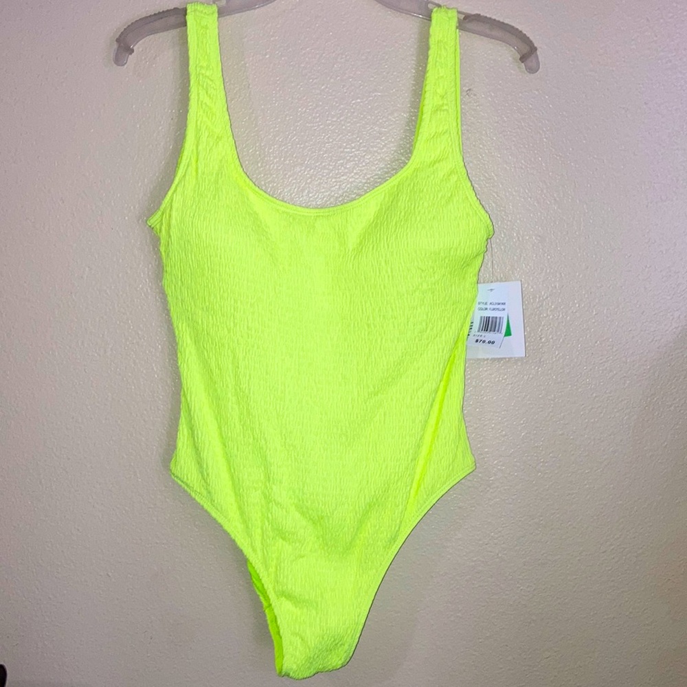 ⚡️ Neon yellow one piece textured swim suit. ⚡️ NWT